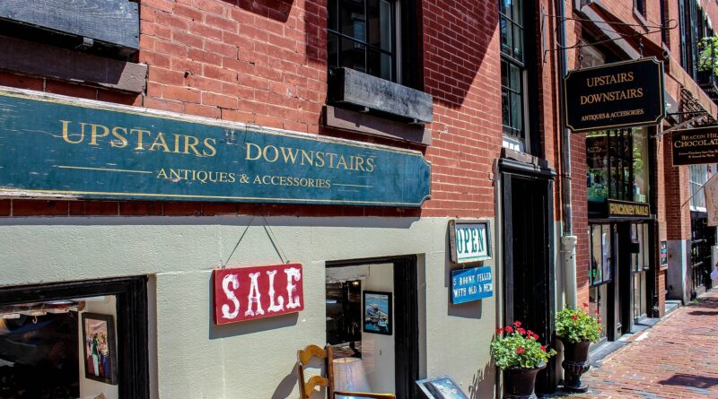 “골목상권 생존 위협의 지옥… 상가 임대·대출 압박의 부실화 생존 위협”